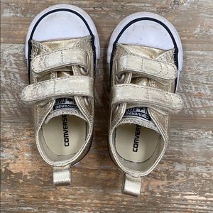 Converse toddler girl size 5